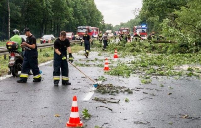 Ураган в Польше унес жизни четырех человек